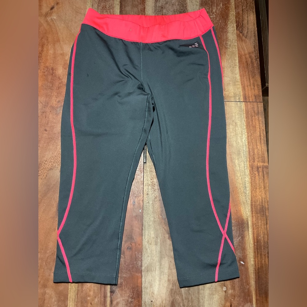 Bundle Activewear, Victoria Sport Sport-bra & BCG compression pant, Sz: Small - Picture 5 of 7